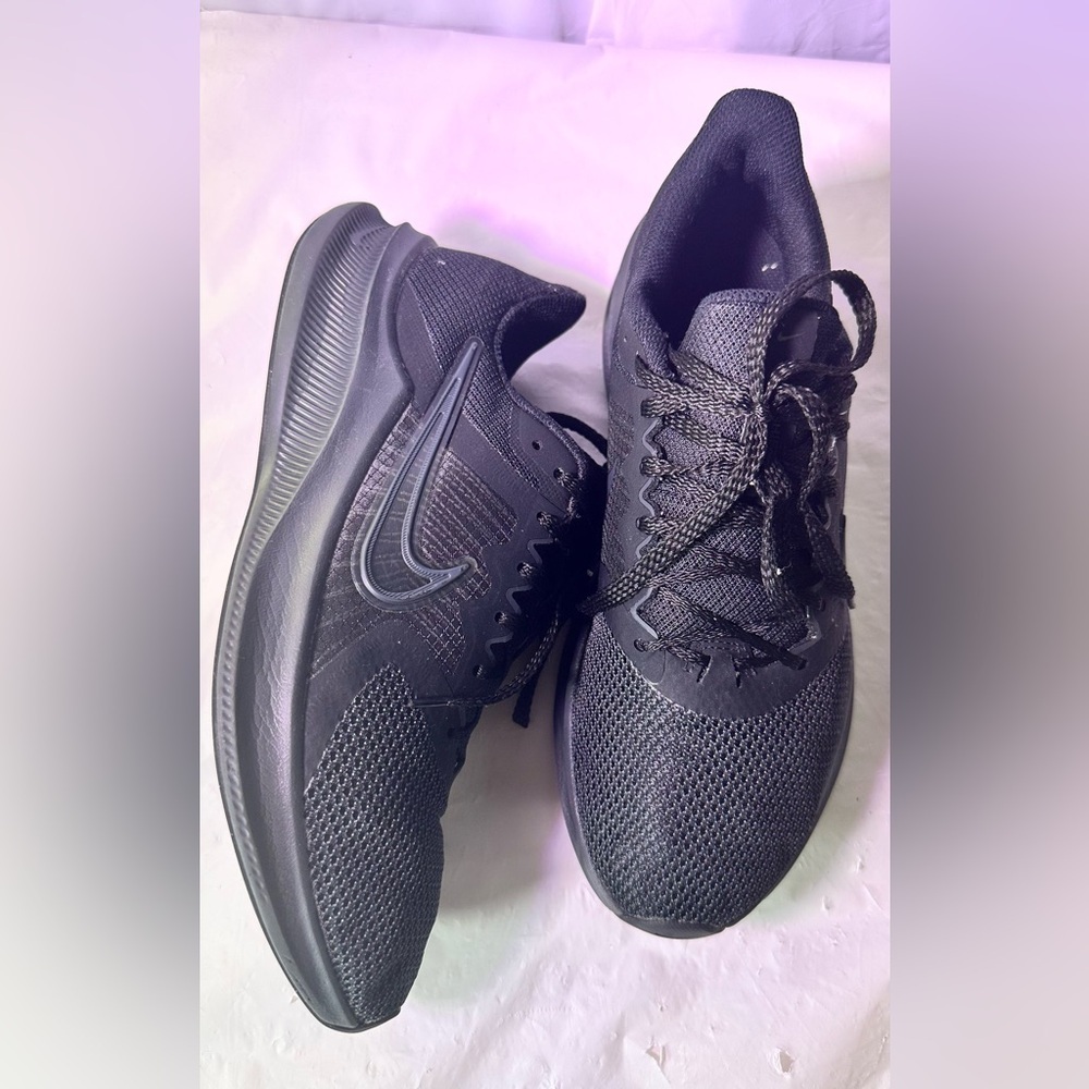 Nike Men's Black Mesh Athletic Running Shoes - Picture 4 of 9